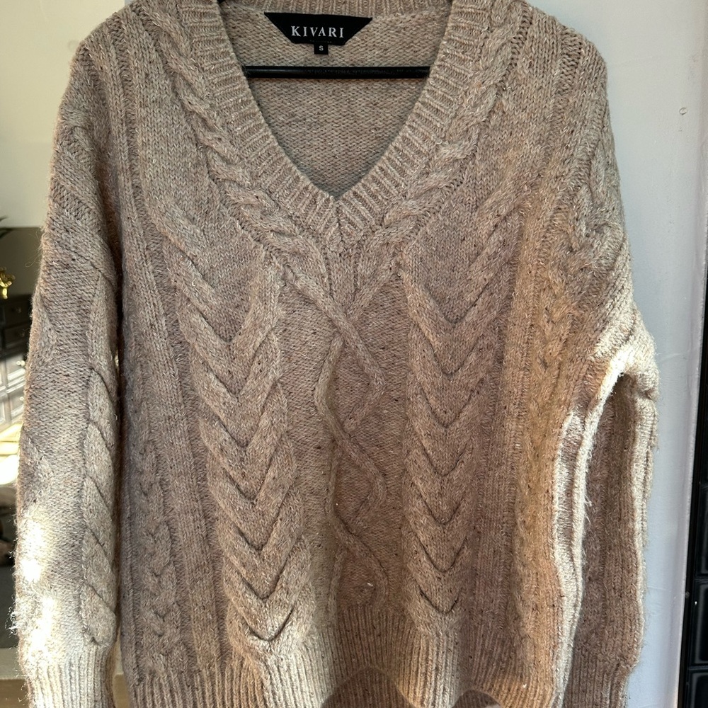 Kivari Cream V-Neck Cable Knit Sweater